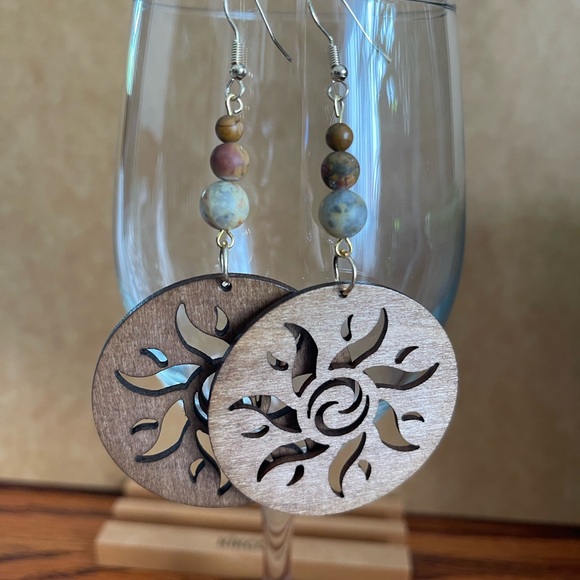 Jewelry - Boho! Brown wood with agate stones!